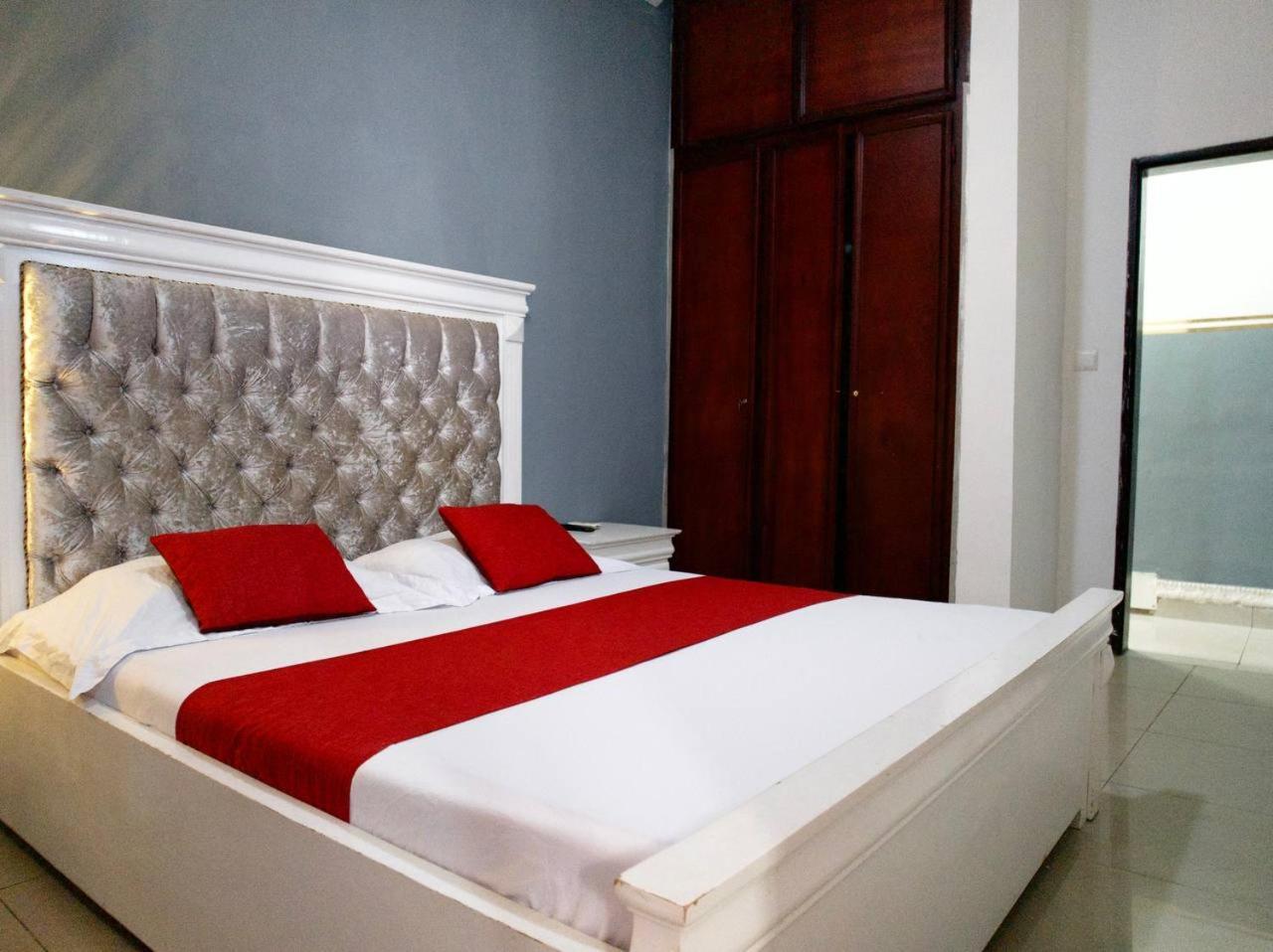 Appartement Meuble 3Ch Yaounde Omnisport - Tigson Екстер'єр фото